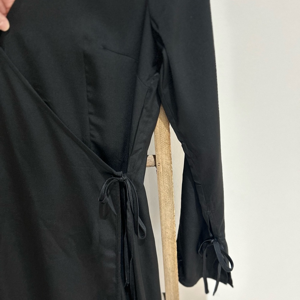 Divided H&M Black Long Sleeve Tie Wrap Dress V-Neck Size S NWT Chic Sleek LBD - Picture 5 of 9